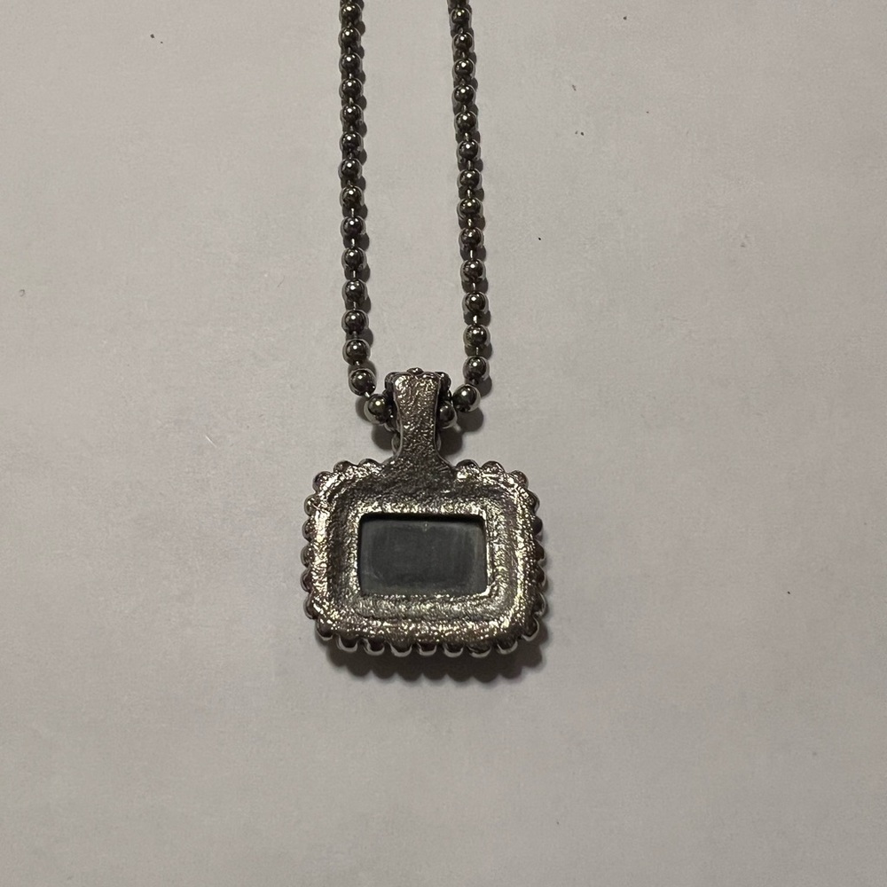 Square cats eye glass necklace - Picture 5 of 5